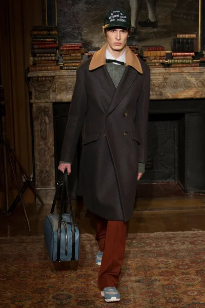 Look 37
